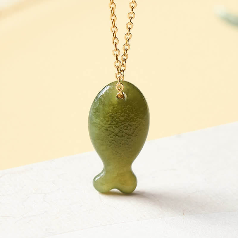 Buddha Stones Collana con ciondolo a forma di pesciolino portafortuna in giada, intagliato a mano. - Giada naturale (il colore può variare) - Argento sterling 925 (Benedizione♥Calma) - Verde chiaro - image 0