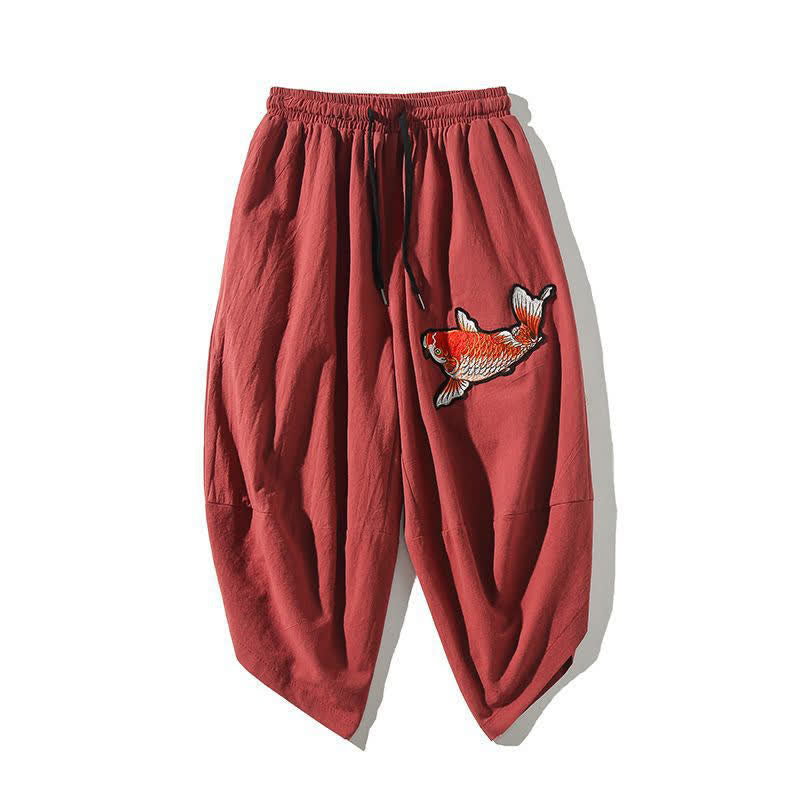 Buddha Stones Pantaloni Capri da uomo stile Tang con coulisse e stampa di pesci Koi, modello harem con tasca, perfetti per l'estate. - Rosso Indiano - US/UK/AU46, EU56 (5XL) - image 0