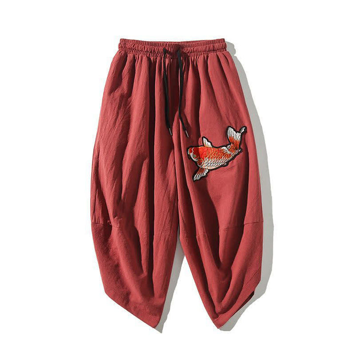 Buddha Stones Pantaloni Capri da uomo stile Tang con coulisse e stampa di pesci Koi, modello harem con tasca, perfetti per l'estate. - Rosso Indiano - US/UK/AU46, EU56 (5XL) - image 0