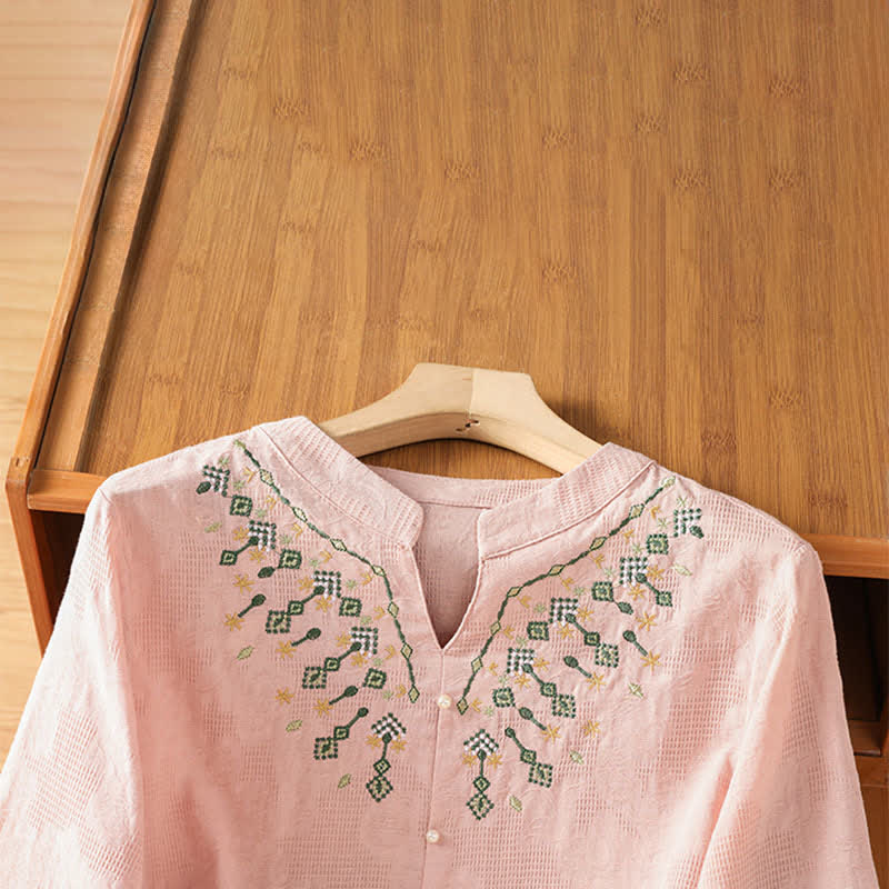 Buddha Stones Camicia da donna estiva casual in stile boho con scollo a V, ricami geometrici e floreali, maniche a tre quarti. - image 9