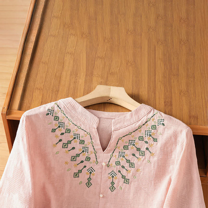 Buddha Stones Camicia da donna estiva casual in stile boho con scollo a V, ricami geometrici e floreali, maniche a tre quarti. - image 9