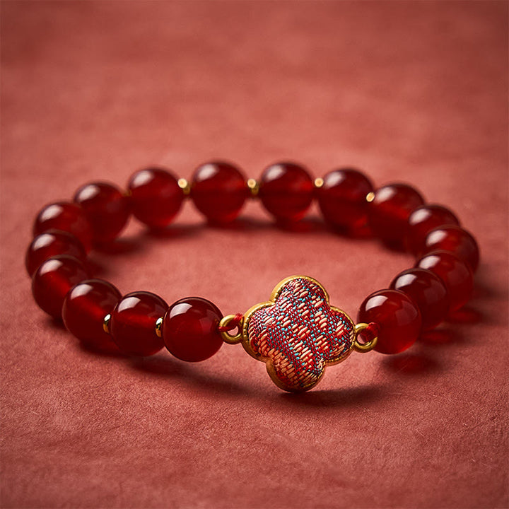 Buddha Stones Braccialetto con ciondolo a forma di quadrifoglio in broccato di agata rossa. - Agata rossa (stessa tonalità di colore, motivo variabile) - image 0