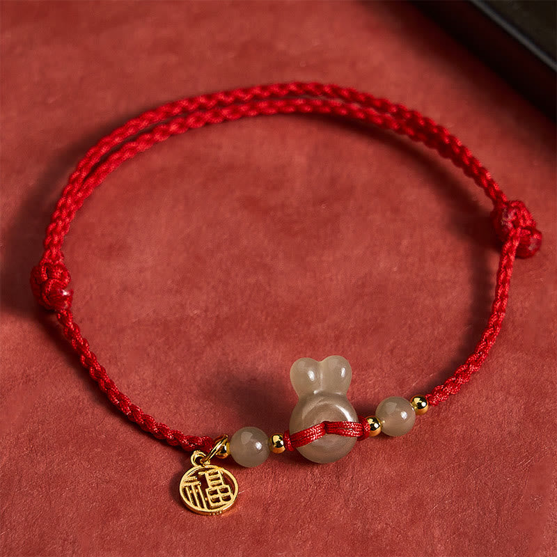 Buddha Stones Bracciale vintage con fibbia della pace a forma di testa di coniglio in giada Hetian, carattere Fu, radicamento, cordino rosso - Giada naturale (il colore può variare) - image 0