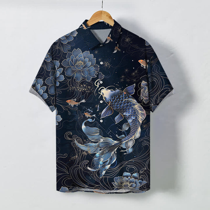 Buddha Stones Camicia da uomo a maniche corte traspirante con bottoni e motivo a loto e carpe koi blu. - Marina - US/UK/AU48, EU58 (4XL) - image 0