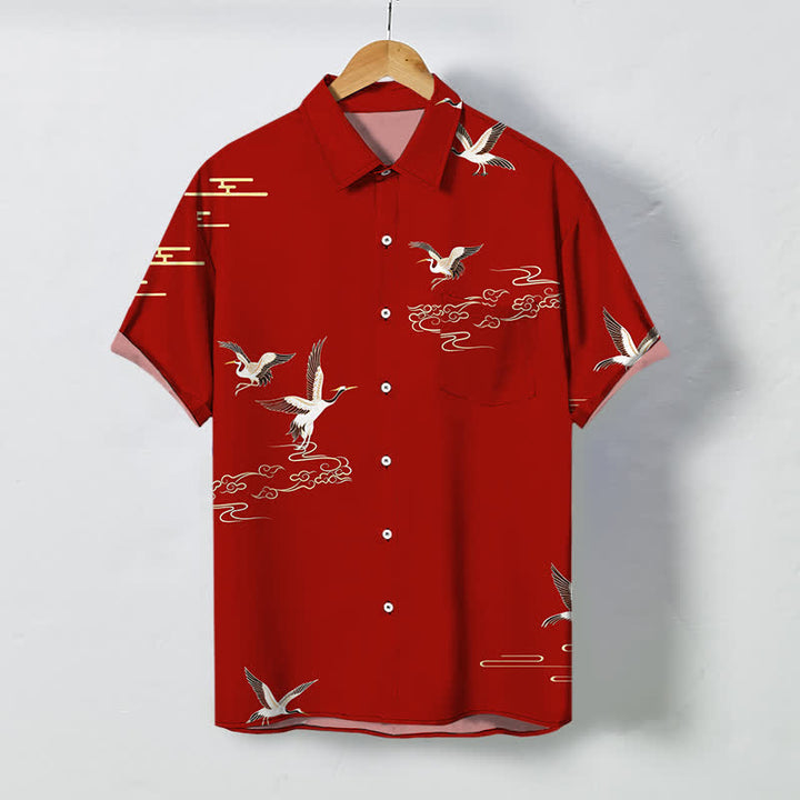 Buddha Stones Camicia da uomo a maniche corte con bottoni a fantasia gru e nuvole rosse, resistente alle pieghe. - FireBrick - US/UK/AU48, EU58 (4XL) - image 0