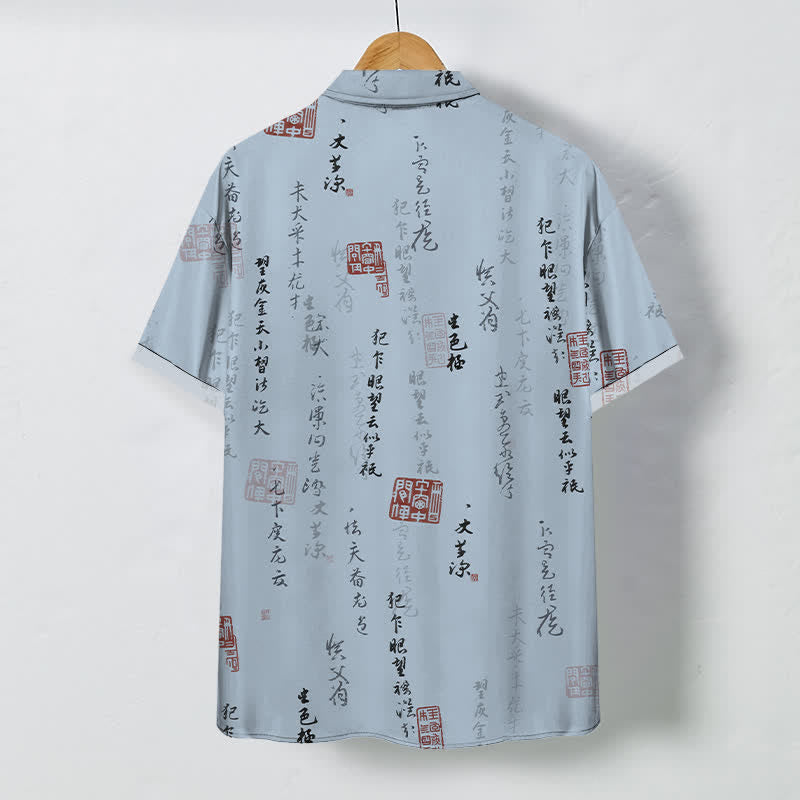 Buddha Stones Camicia da uomo a maniche corte traspirante con bottoni e motivo a sigillo rosso e calligrafia cinese. - image 1