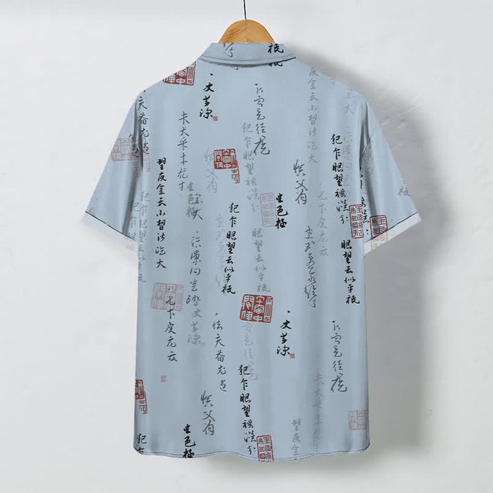 Buddha Stones Camicia da uomo a maniche corte traspirante con bottoni e motivo a sigillo rosso e calligrafia cinese. - image 1