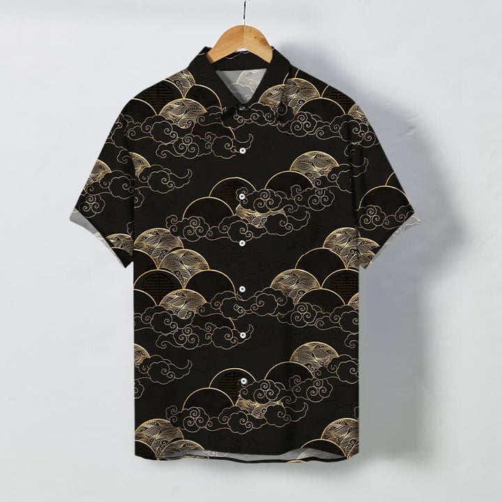 Buddha Stones Camicia da uomo a maniche corte traspirante con bottoni e motivo a onde di nuvole dorate e luna. - Nero - US/UK/AU48, EU58 (4XL) - image 0