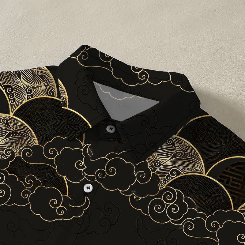 Buddha Stones Camicia da uomo a maniche corte traspirante con bottoni e motivo a onde di nuvole dorate e luna. - image 2