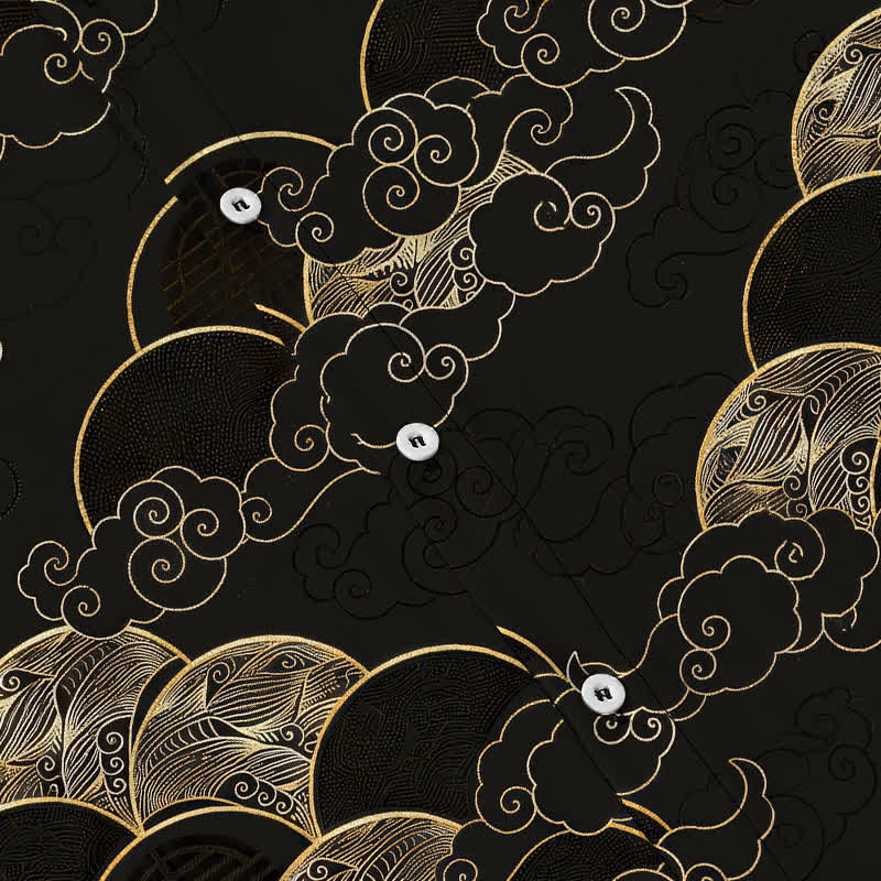 Buddha Stones Camicia da uomo a maniche corte traspirante con bottoni e motivo a onde di nuvole dorate e luna. - image 3