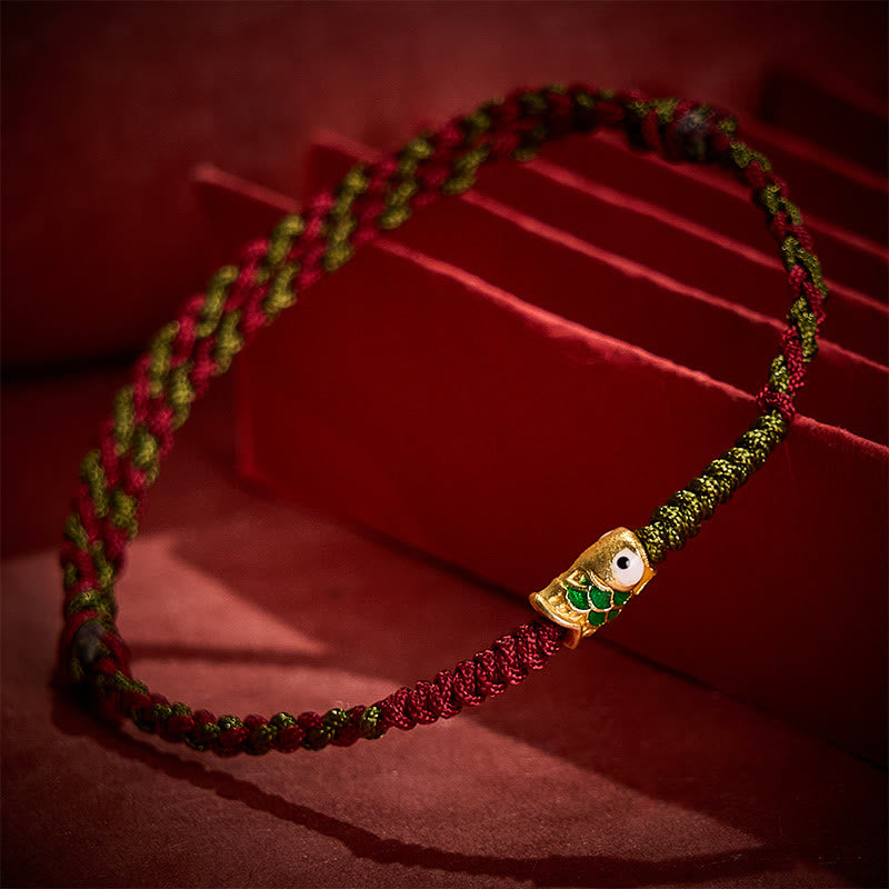 Buddha Stones Braccialetto/cavigliera portafortuna con fili intrecciati colorati rossi e verdi a forma di carpa koi. - image 9