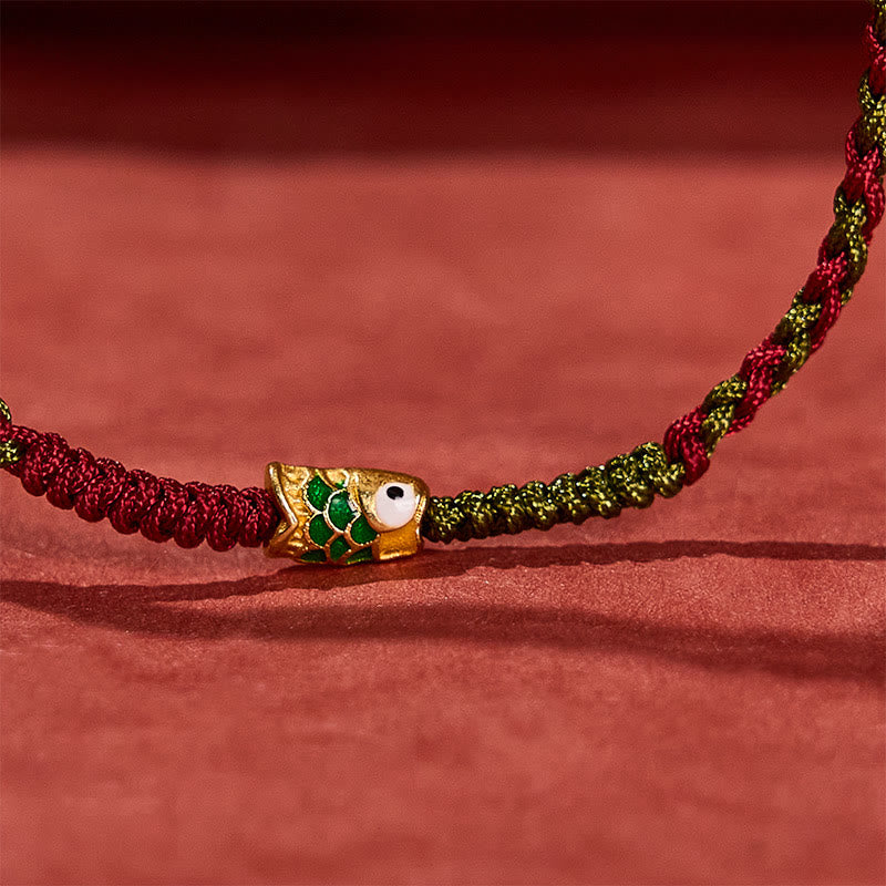 Buddha Stones Braccialetto/cavigliera portafortuna con fili intrecciati colorati rossi e verdi a forma di carpa koi. - image 10