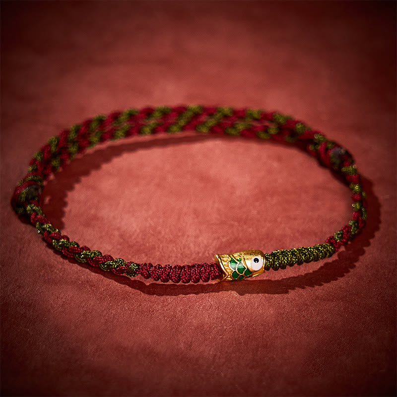 Buddha Stones Braccialetto/cavigliera portafortuna con fili intrecciati colorati rossi e verdi a forma di carpa koi. - image 3