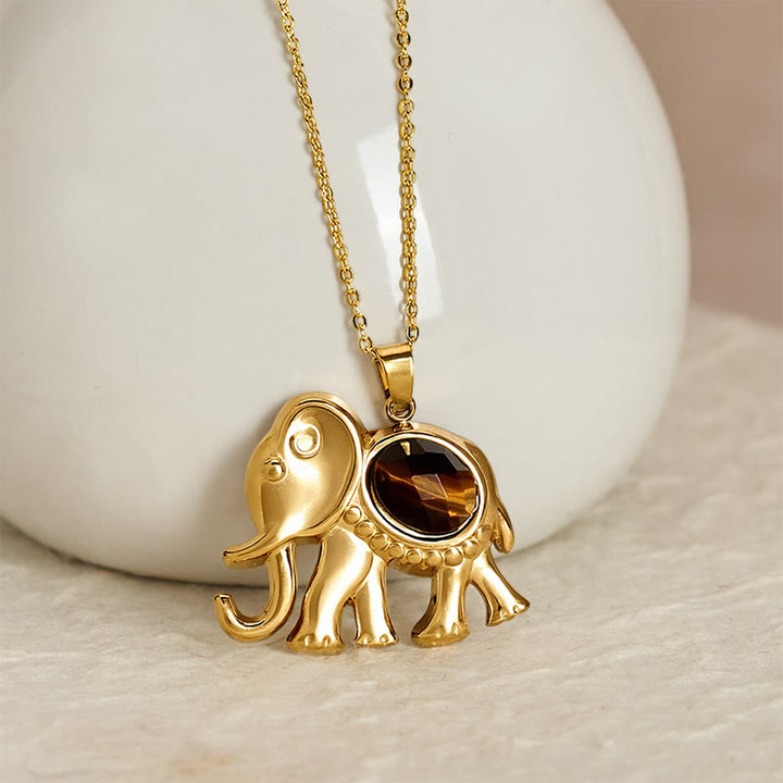Buddha Stones Collana protettiva per elefante con occhio di tigre placcata in oro - image 1