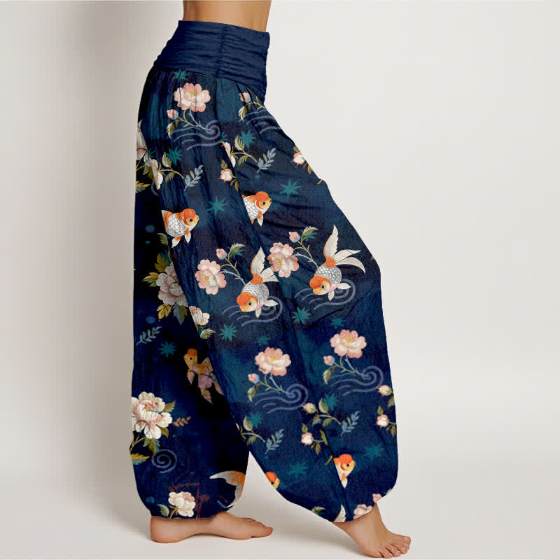 Buddha Stones Pantaloni harem da donna in puro cotone con motivo floreale e pesci koi, vita elasticizzata. - image 1