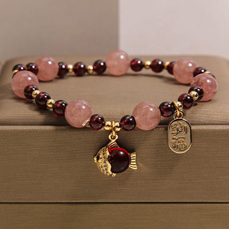 Buddha Stones Braccialetto curativo con personaggio Fu, quarzo fragola, granato e pesce koi. - Pesce Koi (Successo ♥ Determinazione) - image 0