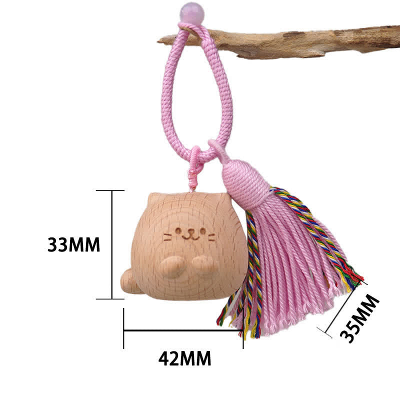 Buddha Stones Portachiavi con nappa a forma di gatto portafortuna in legno chiaro intagliato a mano. - Gatto paffuto rosa - image 1