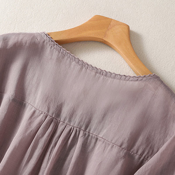 T-shirt da donna a maniche corte con scollo a V e ricamo a motivo Buddha Stones. - image 3