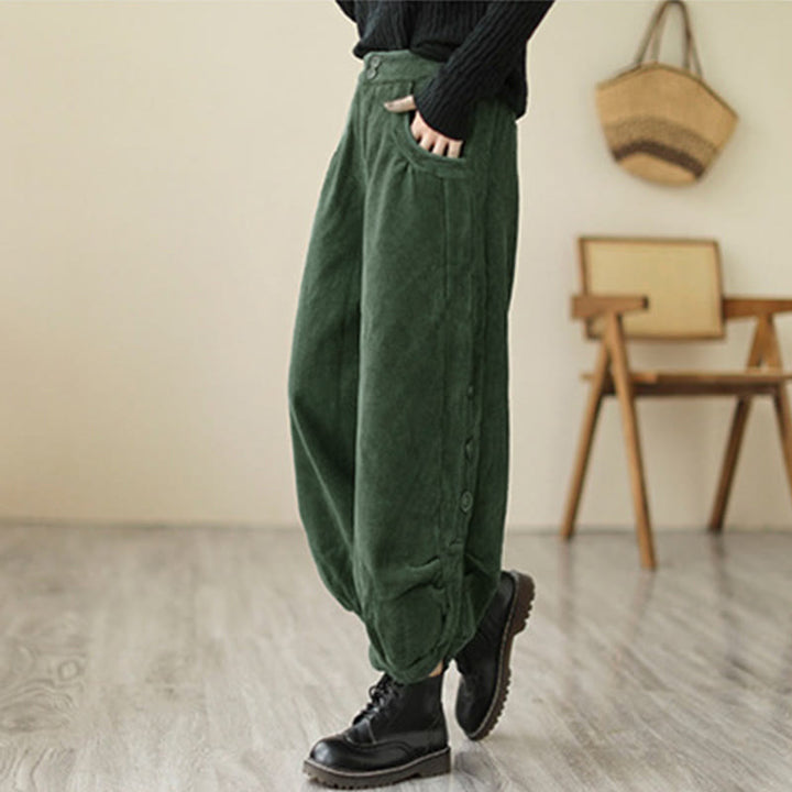 Pantaloni da donna in velluto a coste con tasche e bottoni decorativi, modello casual con Buddha Stones e apertura sulla gamba. - image 11