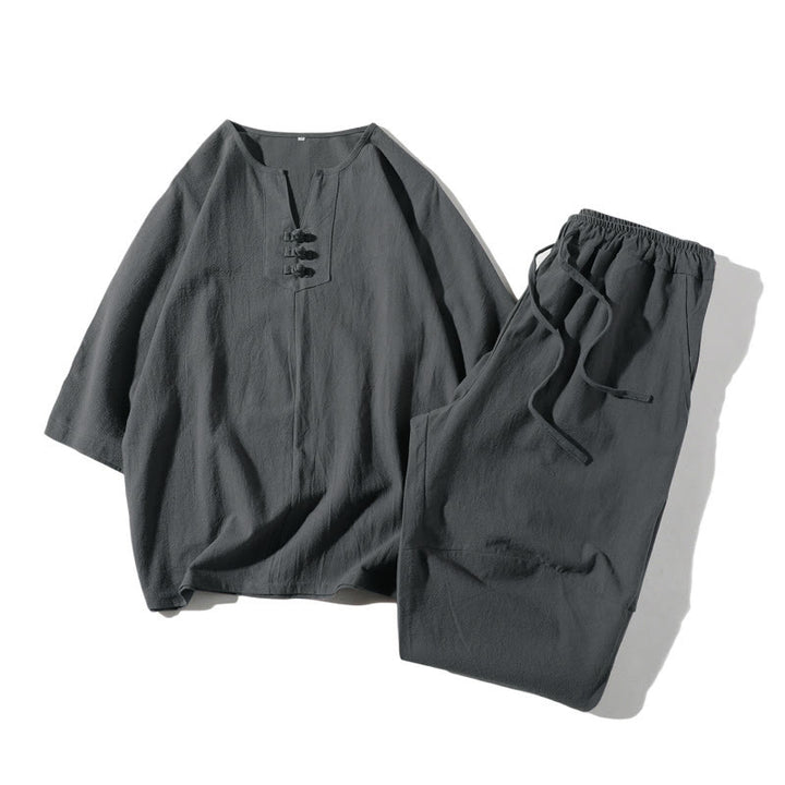 Set di abbigliamento da meditazione da uomo con motivo Buddha Stones , composto da t-shirt semplice con colletto a revers e pantaloncini a gamba larga con tasche. - Grigio ardesia - US/UK/AU46, EU56 (5XL) - image 0