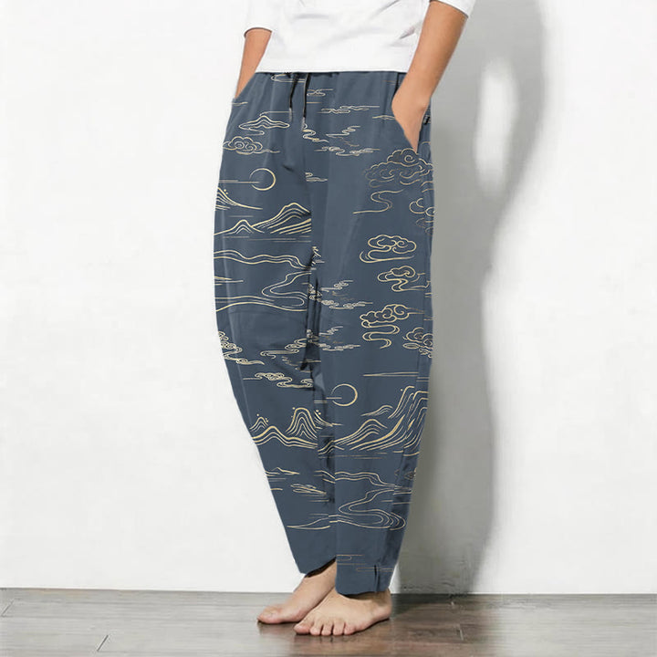 Buddha Stones Pantaloni da uomo affusolati con coulisse e tasche, in puro cotone, con motivo nuvole, montagne e onde. - image 12