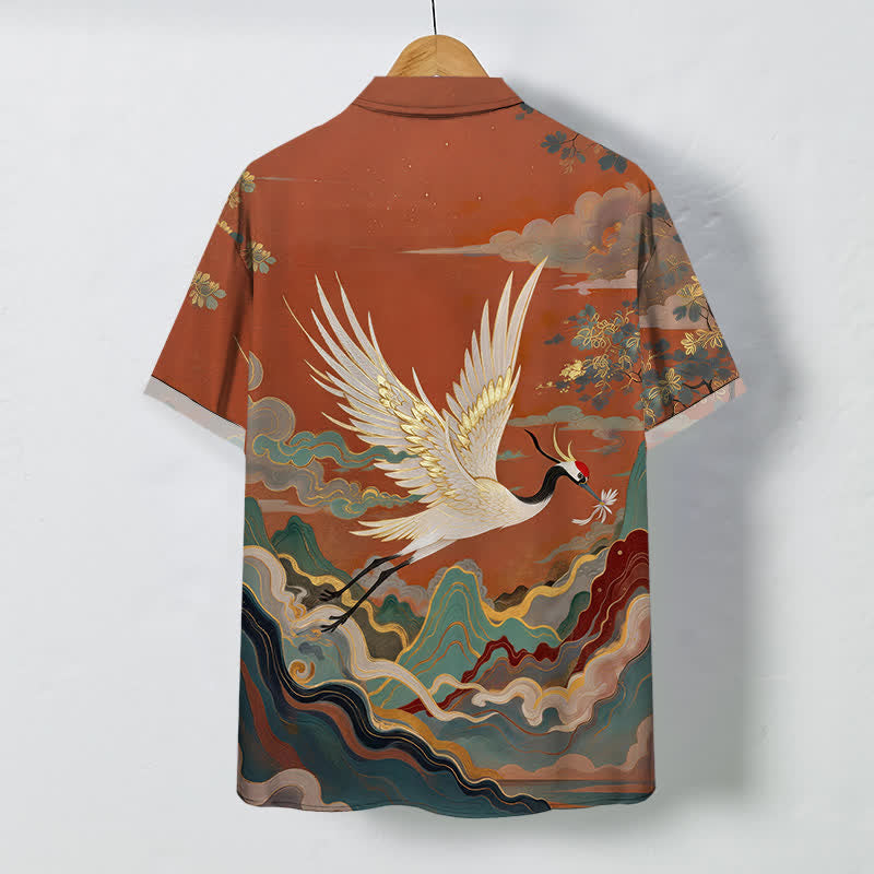 Buddha Stones Camicia da uomo a maniche corte traspirante con stampa di gru volante, nuvole, onde e fiori bianchi. - image 1