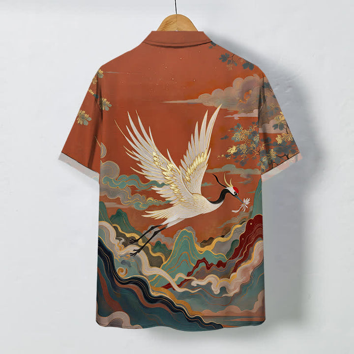 Buddha Stones Camicia da uomo a maniche corte traspirante con stampa di gru volante, nuvole, onde e fiori bianchi. - image 1