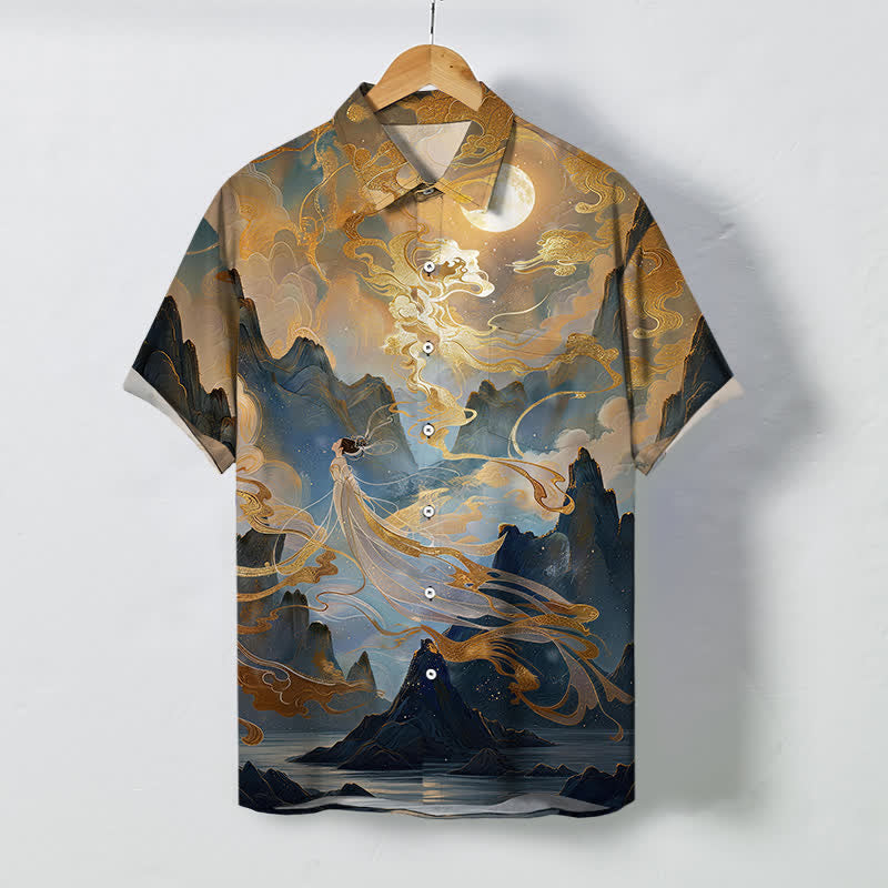 Buddha Stones Camicia da uomo a maniche corte con motivo montagne nebbiose, luna e nuvole, bottoni e tessuto antipiega. - Tan - US/UK/AU48, EU58 (4XL) - image 0