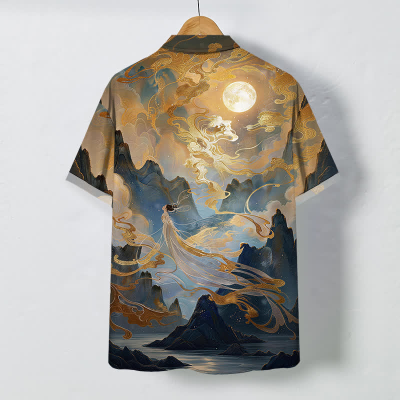 Buddha Stones Camicia da uomo a maniche corte con motivo montagne nebbiose, luna e nuvole, bottoni e tessuto antipiega. - image 1