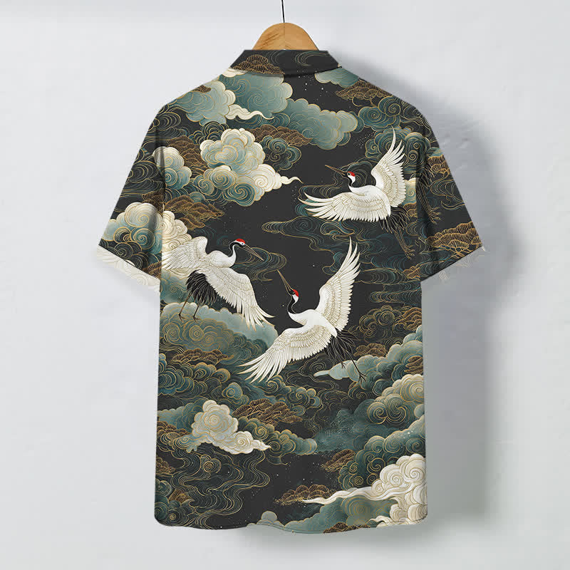 Buddha Stones Camicia da uomo a maniche corte traspirante con stampa di gru dalla corona rossa, nuvole bianche dorate e motivo a onde, bottoni. - image 8