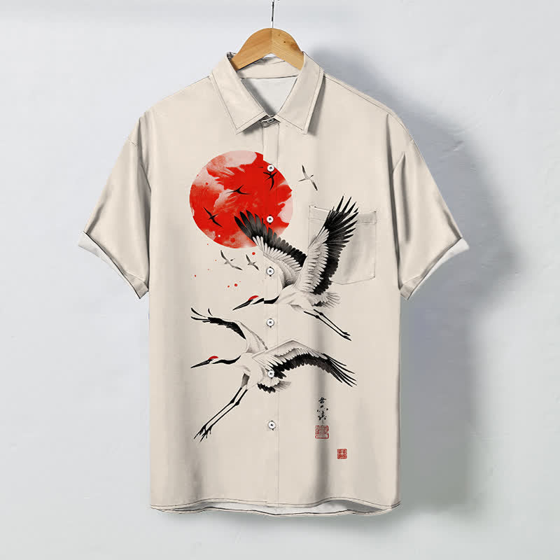 Buddha Stones Camicia da uomo a maniche corte traspirante con bottoni e motivo gru volanti e sole rosso - Beige - US/UK/AU48, EU58 (4XL) - image 0