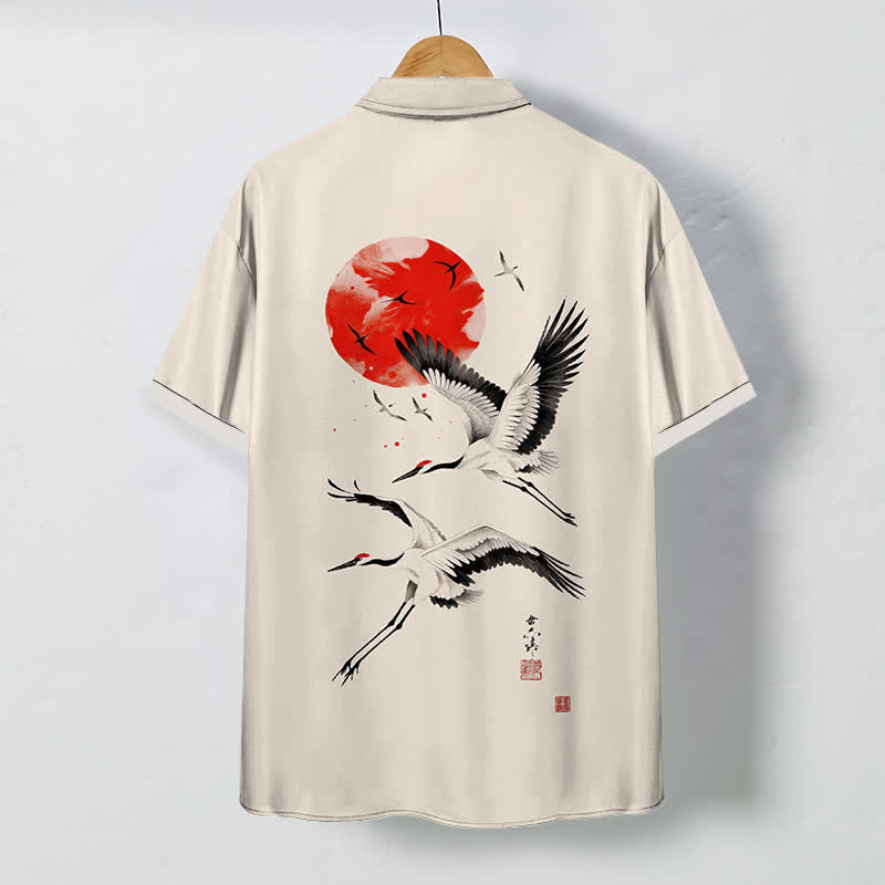 Buddha Stones Camicia da uomo a maniche corte traspirante con bottoni e motivo gru volanti e sole rosso - image 1