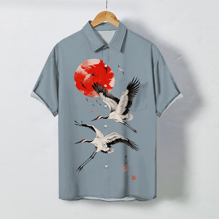 Buddha Stones Camicia da uomo a maniche corte traspirante con bottoni e motivo gru volanti e sole rosso - Blu acciaio chiaro - US/UK/AU48, EU58 (4XL) - image 5