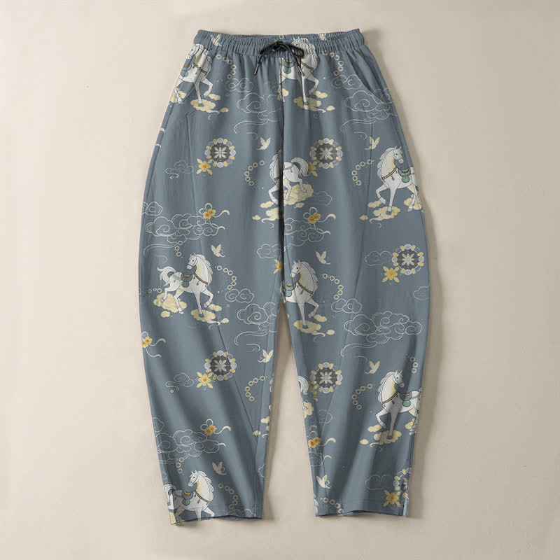 Buddha Stones Pantaloni da uomo affusolati in puro cotone bianco con motivo cavalli, nuvole e fiori, con coulisse e tasche. - image 2