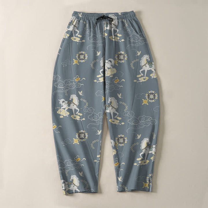 Buddha Stones Pantaloni da uomo affusolati in puro cotone bianco con motivo cavalli, nuvole e fiori, con coulisse e tasche. - image 2