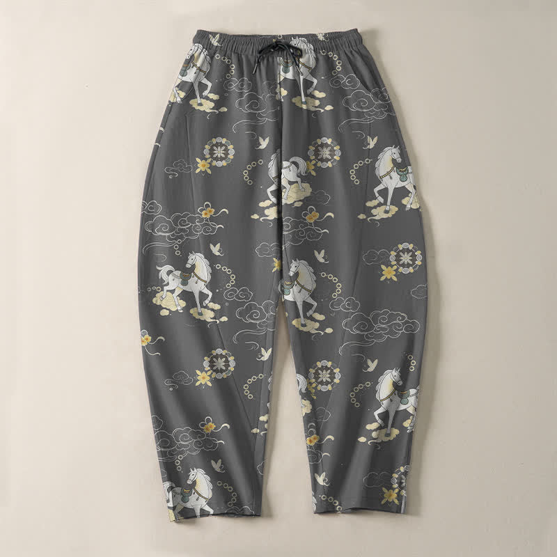 Buddha Stones Pantaloni da uomo affusolati in puro cotone bianco con motivo cavalli, nuvole e fiori, con coulisse e tasche. - image 9