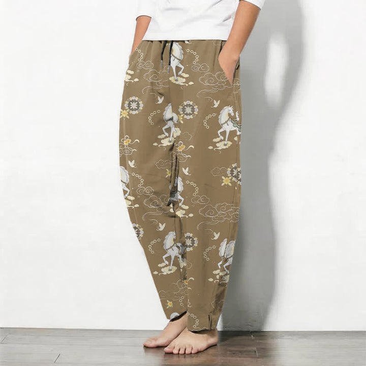 Buddha Stones Pantaloni da uomo affusolati in puro cotone bianco con motivo cavalli, nuvole e fiori, con coulisse e tasche. - image 12