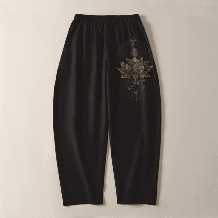Buddha Stones Pantaloni da uomo affusolati con coulisse e tasche, in puro cotone, con motivo geometrico a mandala di loto. - image 3