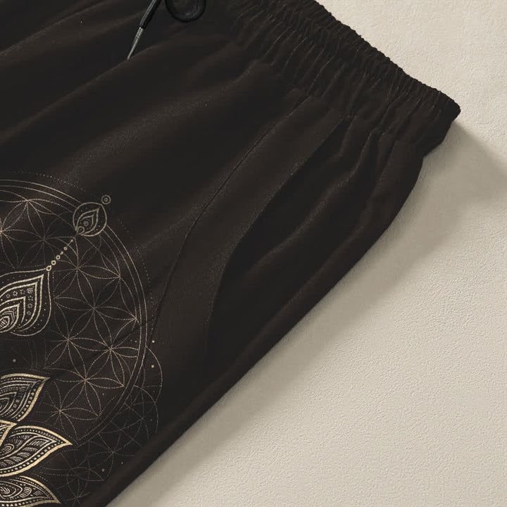 Buddha Stones Pantaloni da uomo affusolati con coulisse e tasche, in puro cotone, con motivo geometrico a mandala di loto. - image 4