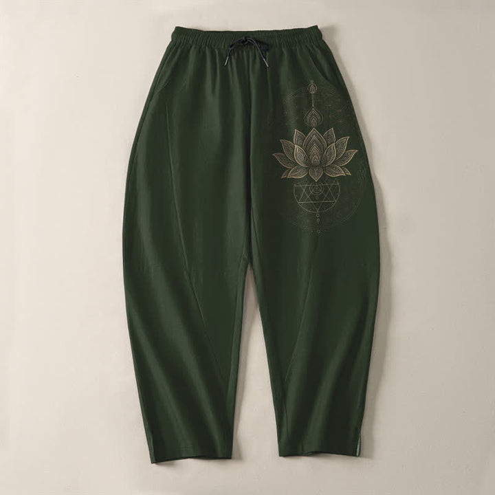 Buddha Stones Pantaloni da uomo affusolati con coulisse e tasche, in puro cotone, con motivo geometrico a mandala di loto. - image 9