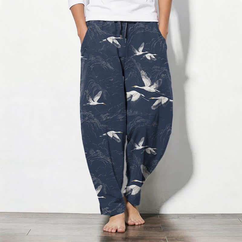 Buddha Stones Pantaloni da uomo affusolati in puro cotone bianco con motivo a gru e pino, con coulisse e tasche. - Blu mezzanotte - US/UK/AU50, EU60 (5XL) - image 0