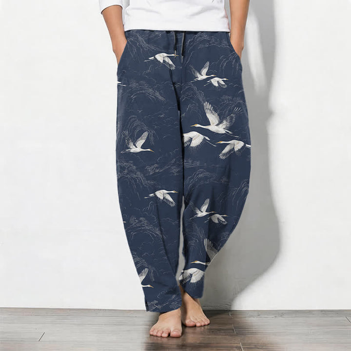 Buddha Stones Pantaloni da uomo affusolati in puro cotone bianco con motivo a gru e pino, con coulisse e tasche. - Blu mezzanotte - US/UK/AU50, EU60 (5XL) - image 0