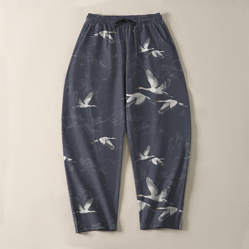 Buddha Stones Pantaloni da uomo affusolati in puro cotone bianco con motivo a gru e pino, con coulisse e tasche. - image 13