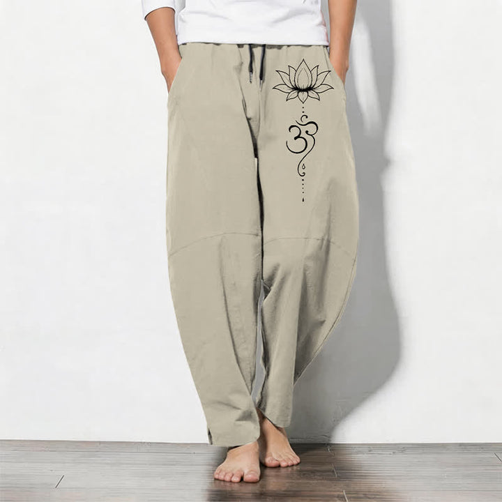 Buddha Stones Pantaloni da uomo affusolati in puro cotone con motivo loto Om e coulisse, con tasche. - Beige - US/UK/AU50, EU60 (5XL) - image 0