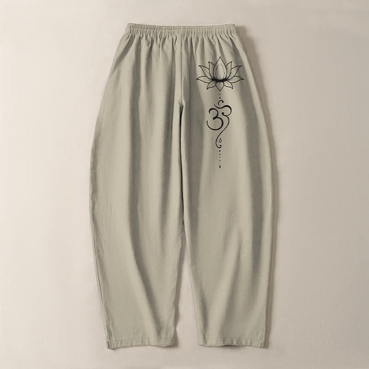 Buddha Stones Pantaloni da uomo affusolati in puro cotone con motivo loto Om e coulisse, con tasche. - image 3