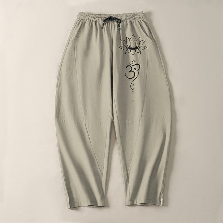 Buddha Stones Pantaloni da uomo affusolati in puro cotone con motivo loto Om e coulisse, con tasche. - image 2