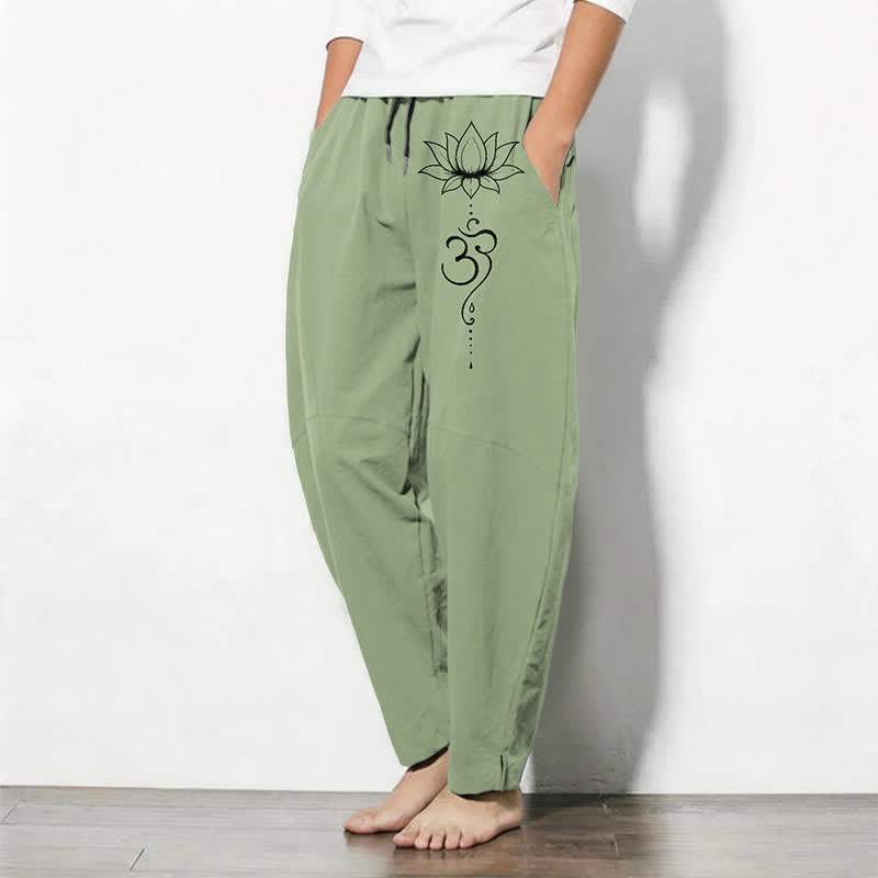Buddha Stones Pantaloni da uomo affusolati in puro cotone con motivo loto Om e coulisse, con tasche. - image 8