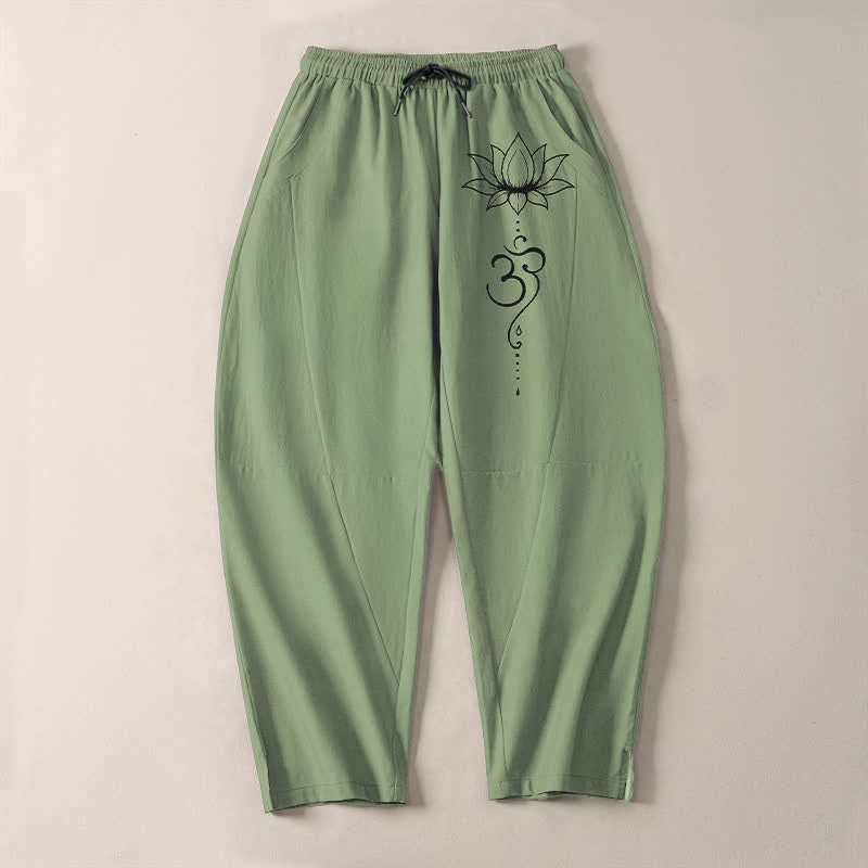 Buddha Stones Pantaloni da uomo affusolati in puro cotone con motivo loto Om e coulisse, con tasche. - image 9