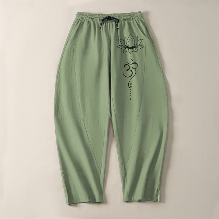 Buddha Stones Pantaloni da uomo affusolati in puro cotone con motivo loto Om e coulisse, con tasche. - image 9