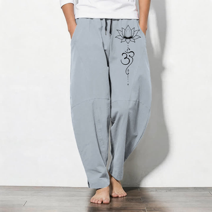 Buddha Stones Pantaloni da uomo affusolati in puro cotone con motivo loto Om e coulisse, con tasche. - Blu acciaio chiaro - US/UK/AU50, EU60 (5XL) - image 11
